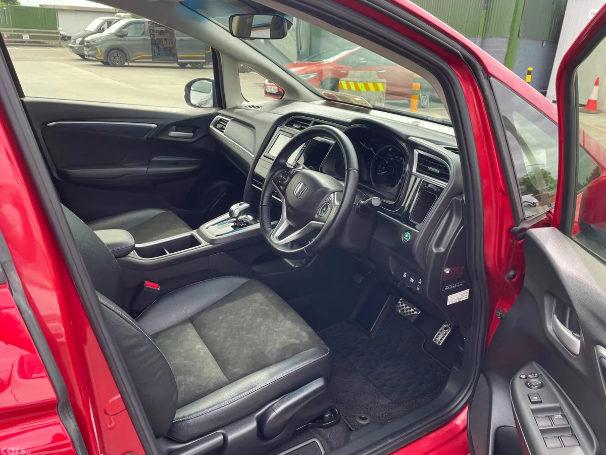 Honda Shuttle MPV, Petrol Hybrid, 2018, Red
