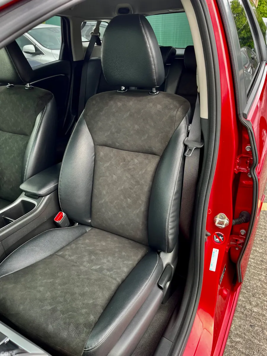 Honda Shuttle MPV, Petrol Hybrid, 2018, Red