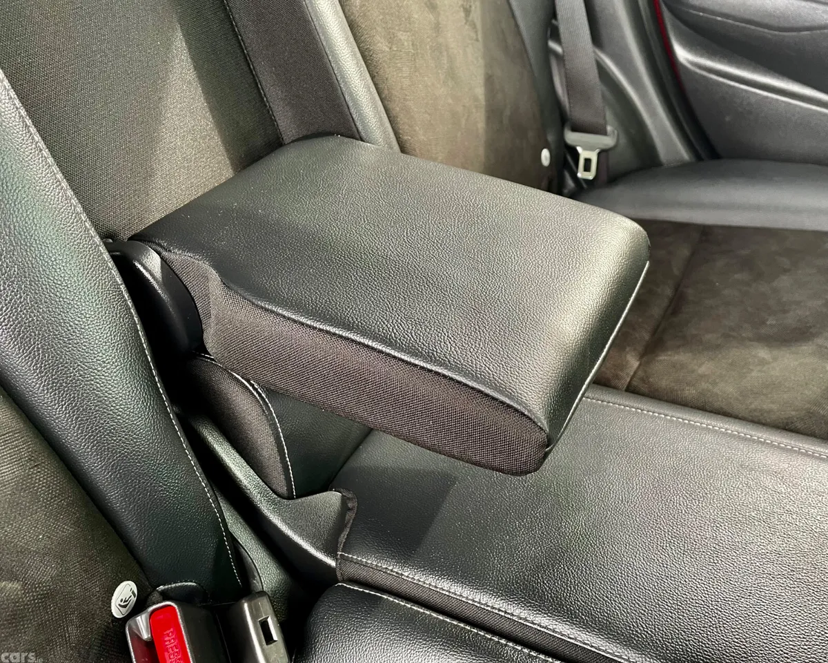 Honda Shuttle MPV, Petrol Hybrid, 2018, Red