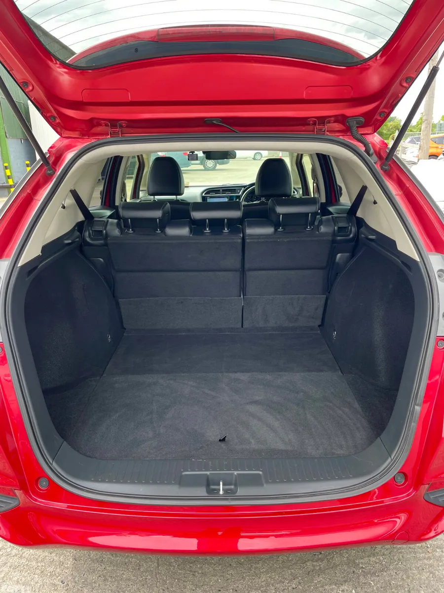 Honda Shuttle MPV, Petrol Hybrid, 2018, Red
