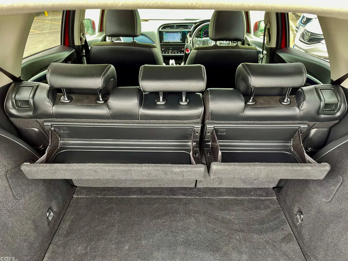 Honda Shuttle MPV, Petrol Hybrid, 2018, Red