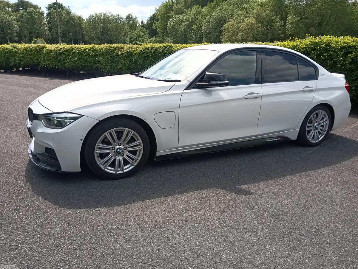 BMW 3-Series Saloon, Petrol Plug-in Hybrid, 2016, White