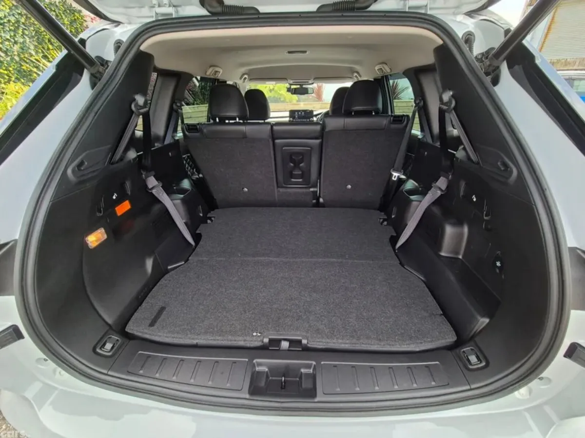 Mitsubishi Outlander SUV, Petrol Plug-in Hybrid, 2023, White