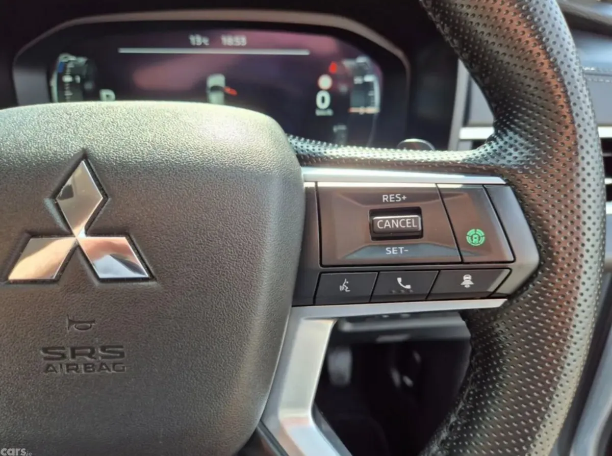 Mitsubishi Outlander SUV, Petrol Plug-in Hybrid, 2023, White
