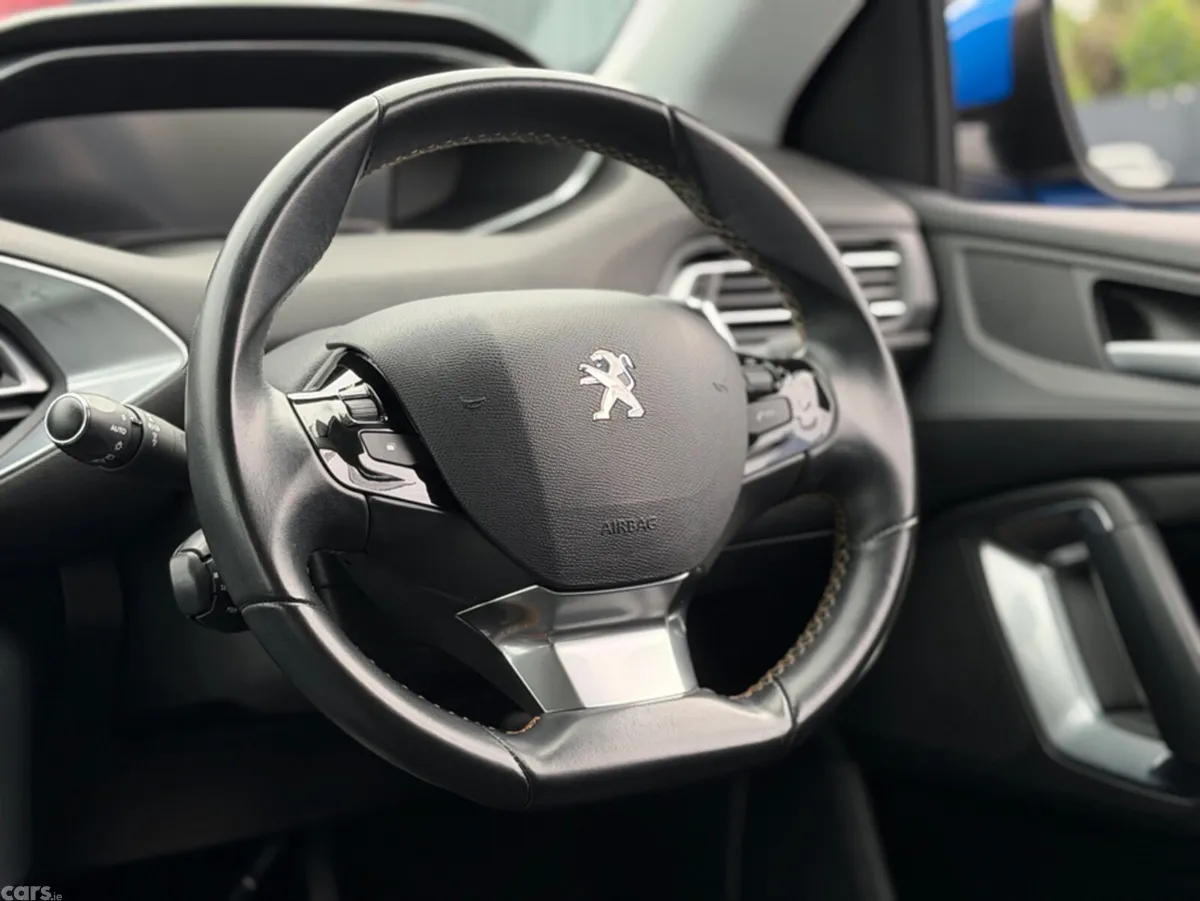 Peugeot 308 Hatchback, Diesel, 2021, Blue