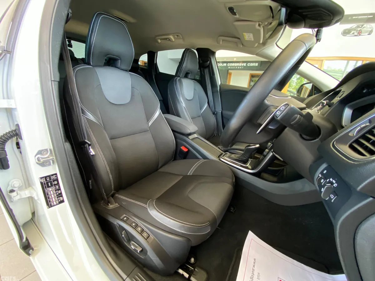 Volvo V40 Hatchback, Diesel, 2017, White