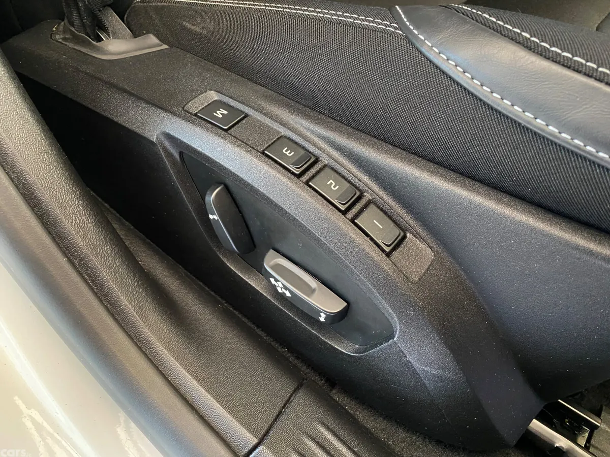 Volvo V40 Hatchback, Diesel, 2017, White