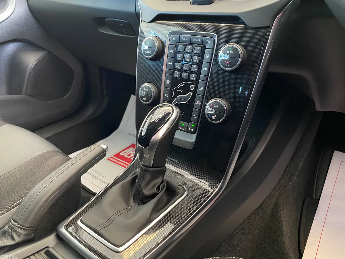Volvo V40 Hatchback, Diesel, 2017, White