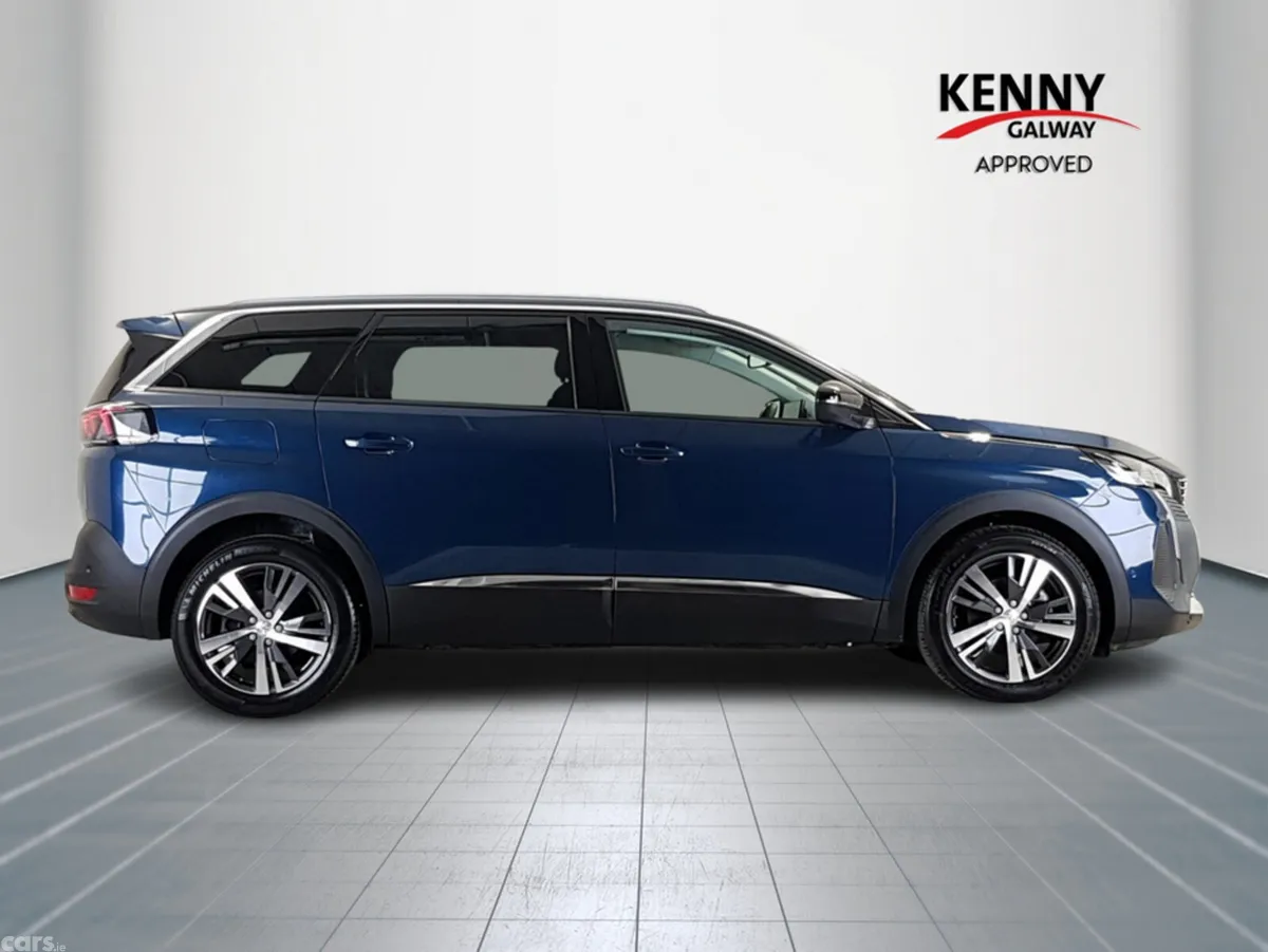 Peugeot 5008 MPV, Diesel, 2022, Blue