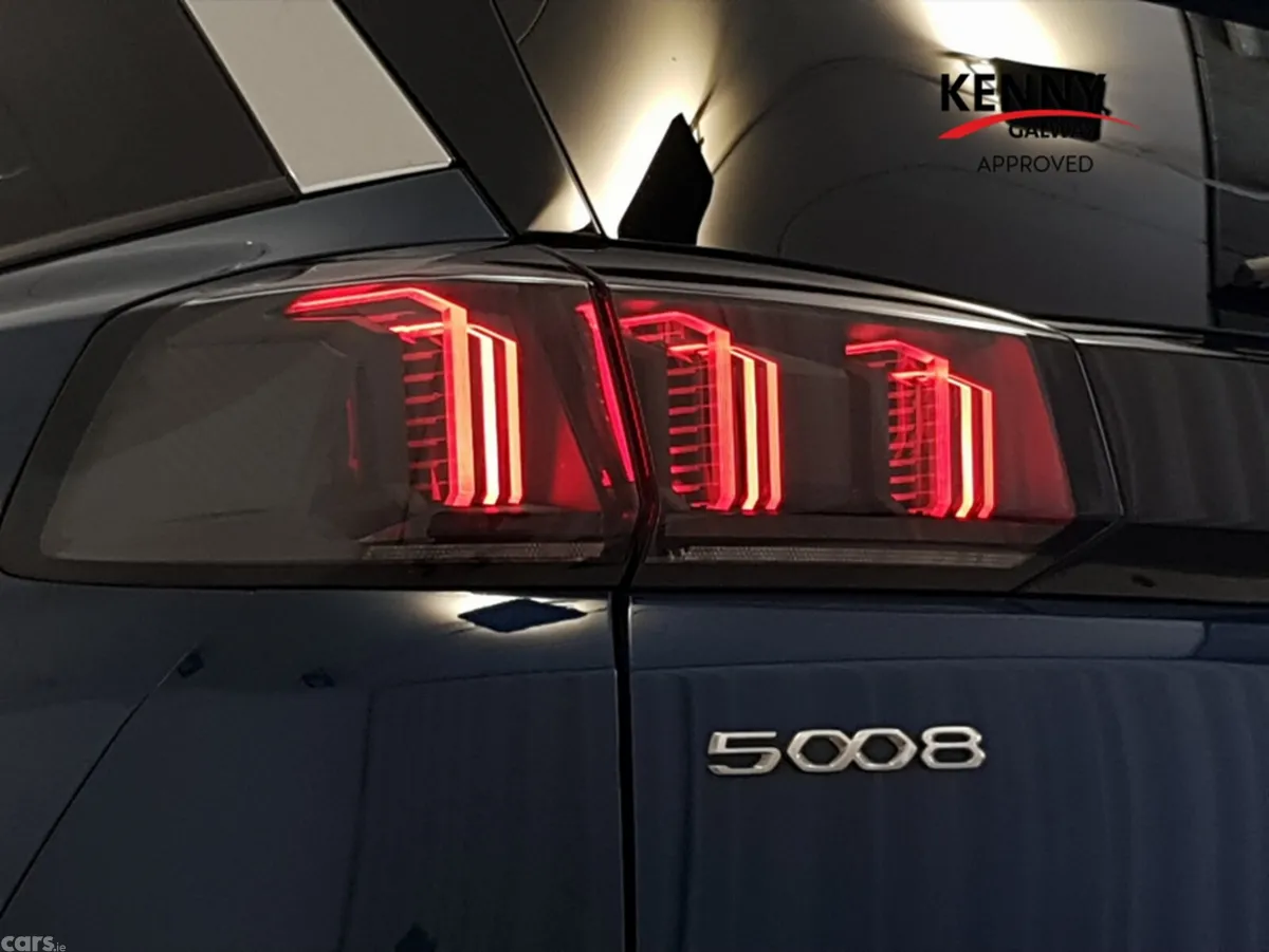 Peugeot 5008 MPV, Diesel, 2022, Blue