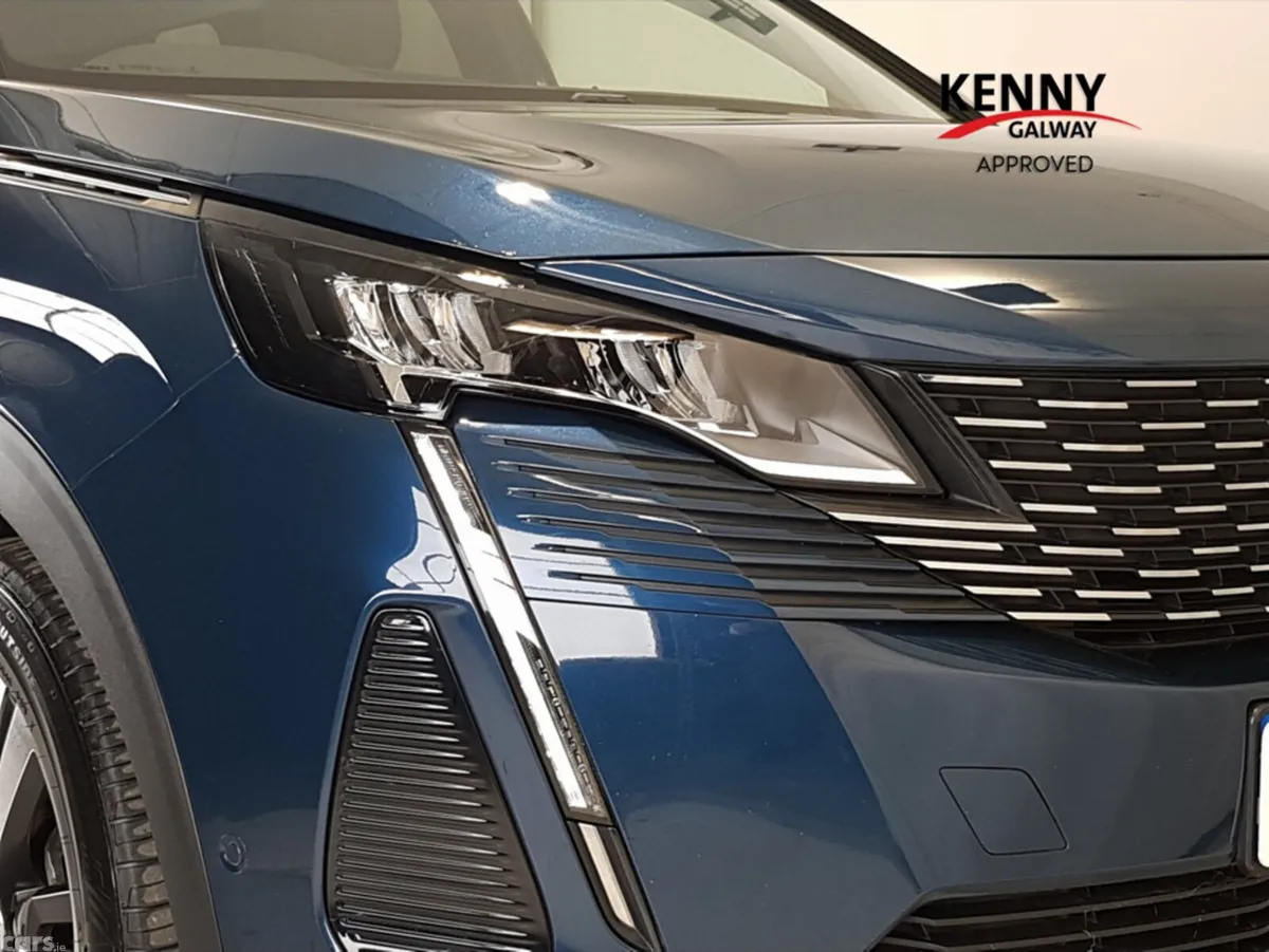 Peugeot 5008 MPV, Diesel, 2022, Blue