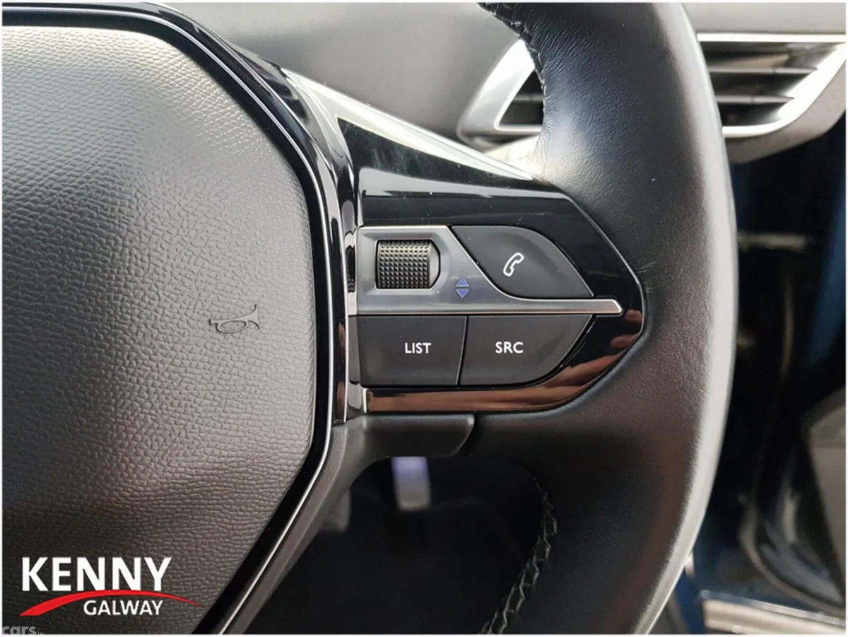 Peugeot 5008 MPV, Diesel, 2022, Blue