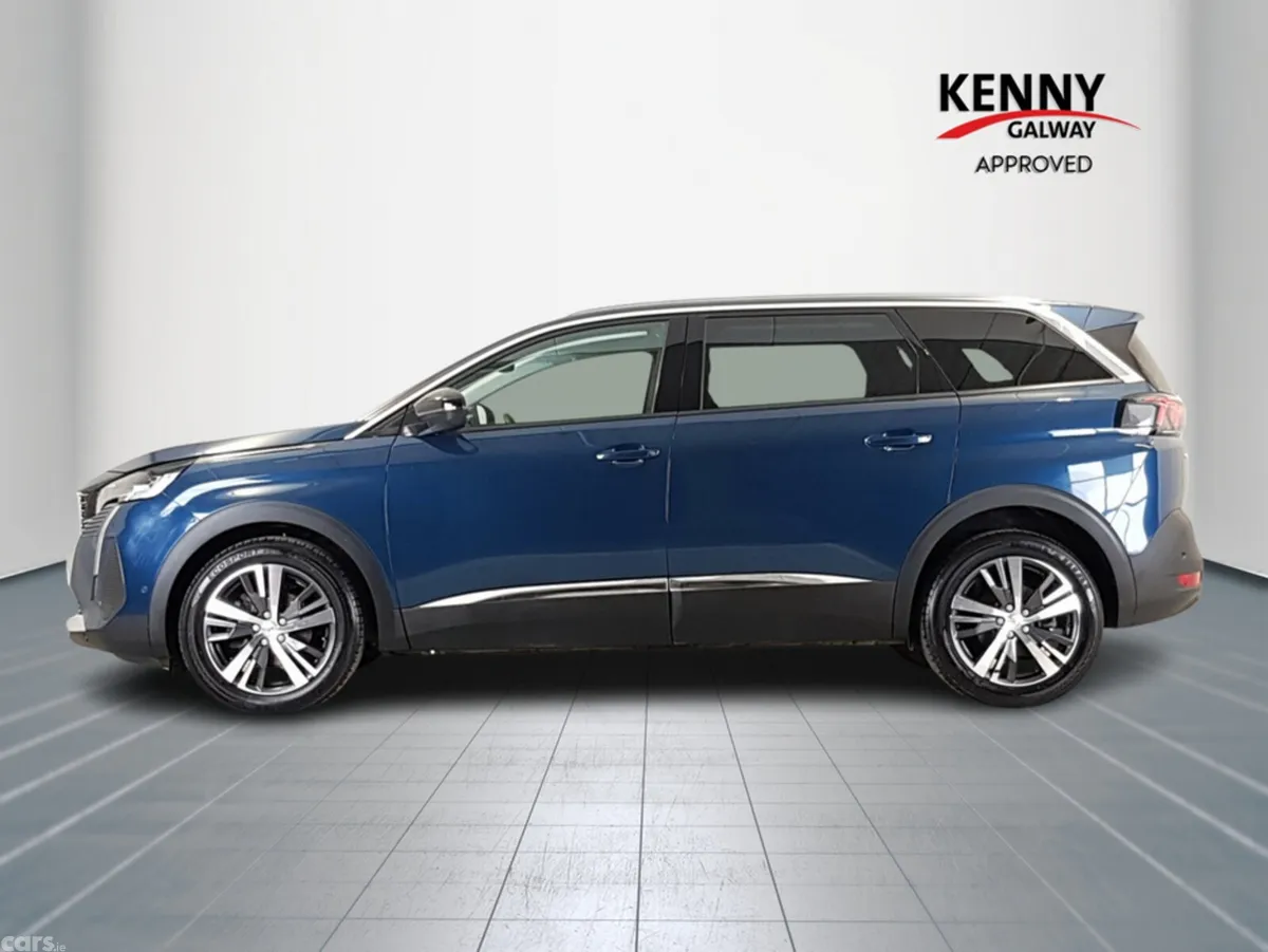 Peugeot 5008 MPV, Diesel, 2022, Blue