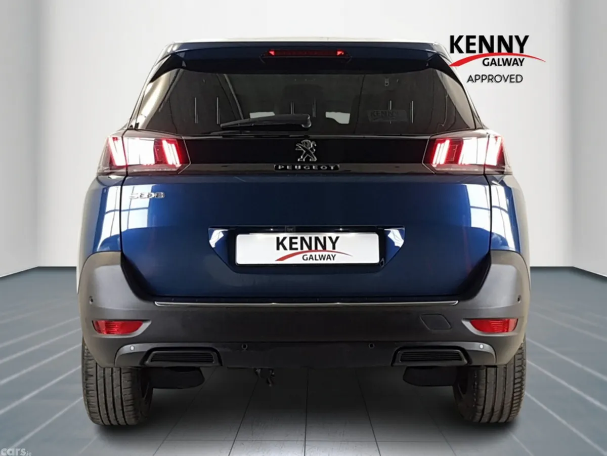 Peugeot 5008 MPV, Diesel, 2022, Blue