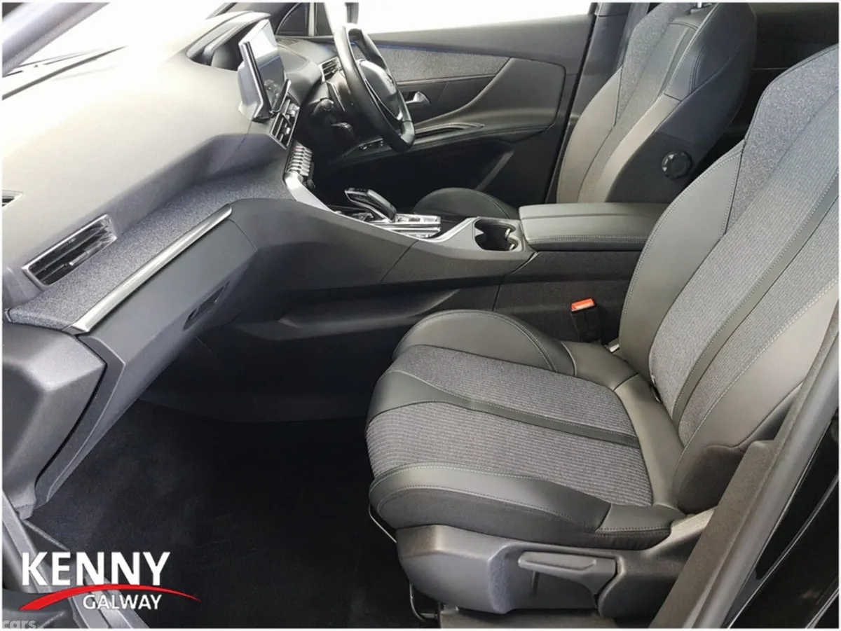 Peugeot 3008 MPV, Diesel, 2023, Black