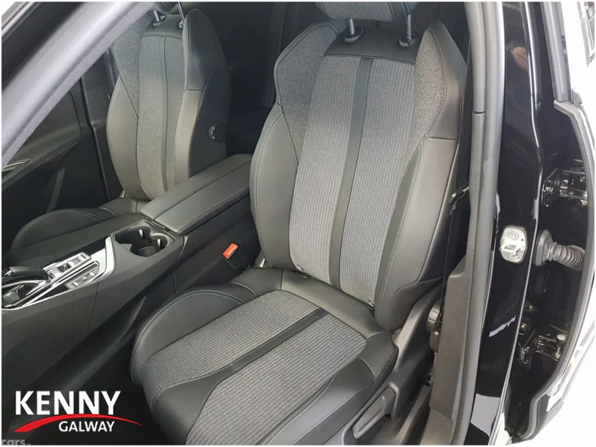Peugeot 3008 MPV, Diesel, 2023, Black