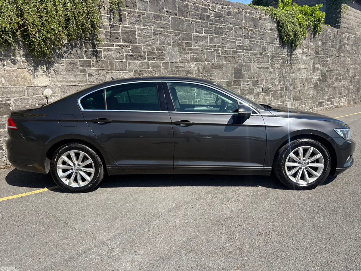 Volkswagen Passat Saloon, Diesel, 2019, Grey
