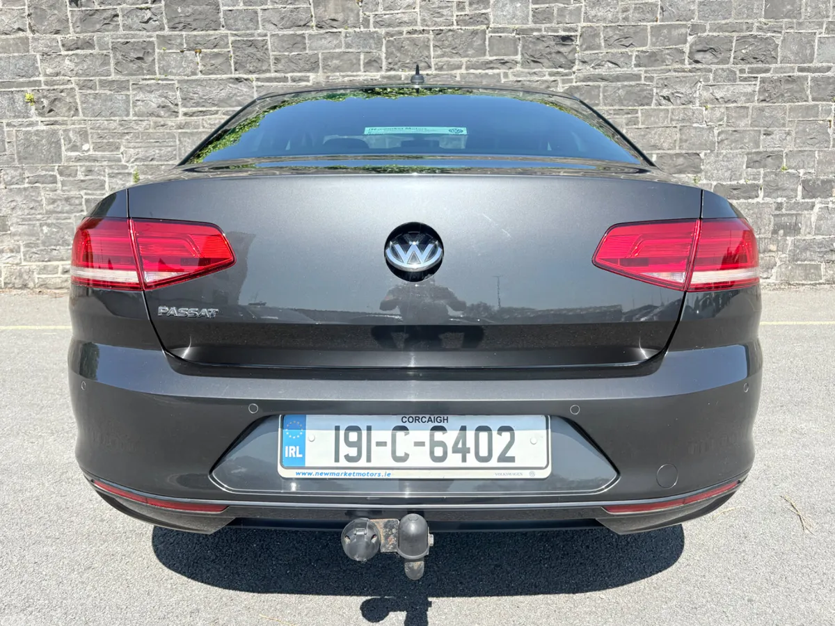 Volkswagen Passat Saloon, Diesel, 2019, Grey