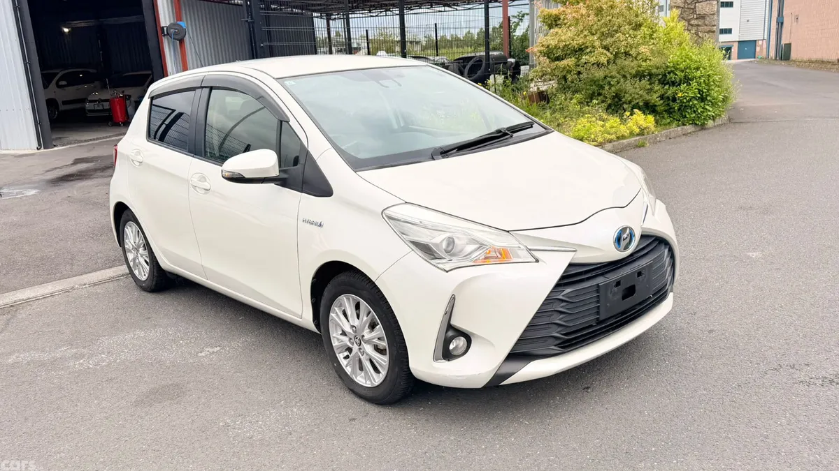 Toyota Vitz Hatchback, Petrol Hybrid, 2019, White