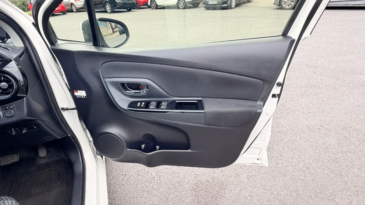 Toyota Vitz Hatchback, Petrol Hybrid, 2019, White