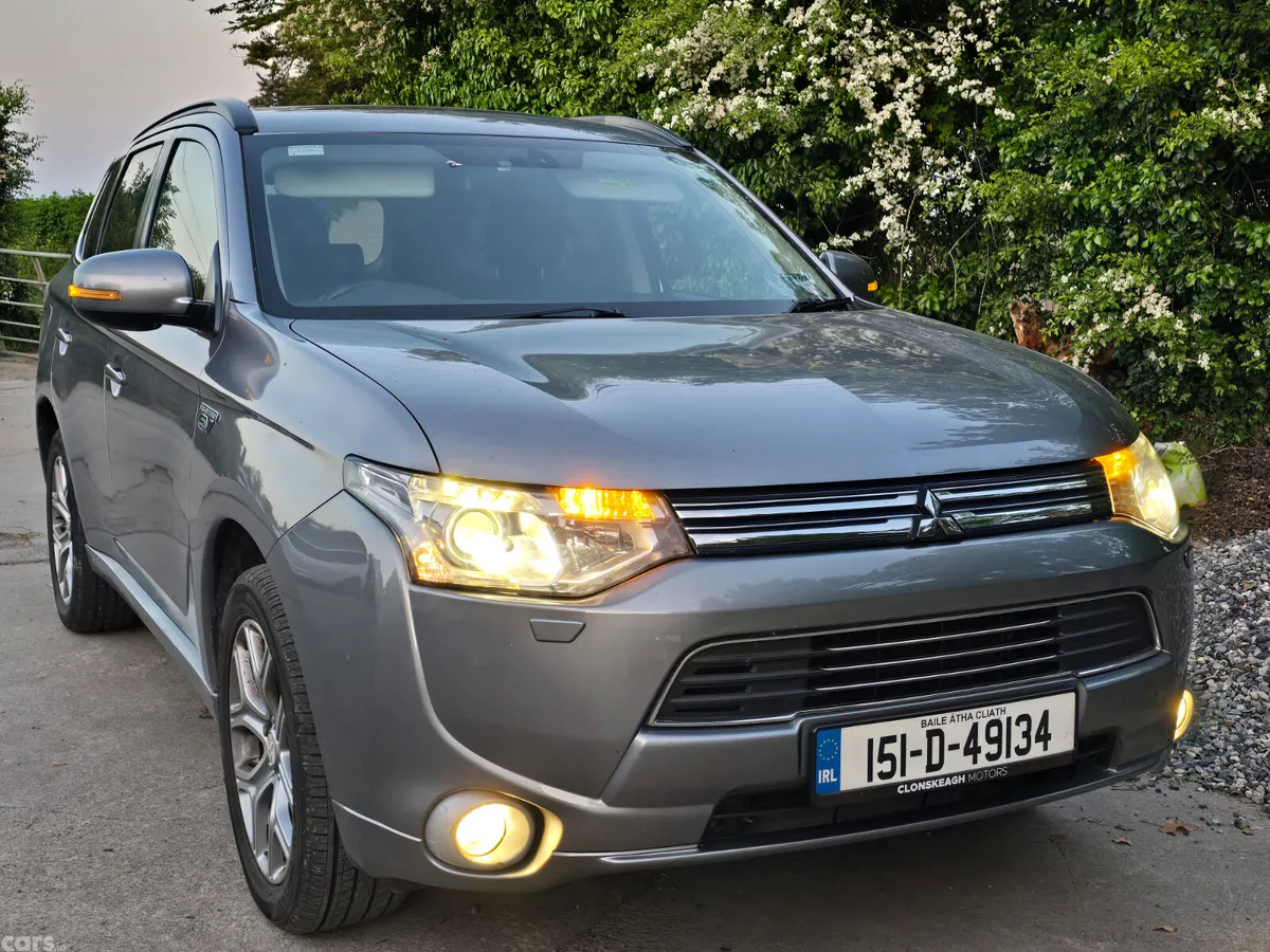 Mitsubishi Outlander SUV, Petrol Plug-in Hybrid, 2015, Grey