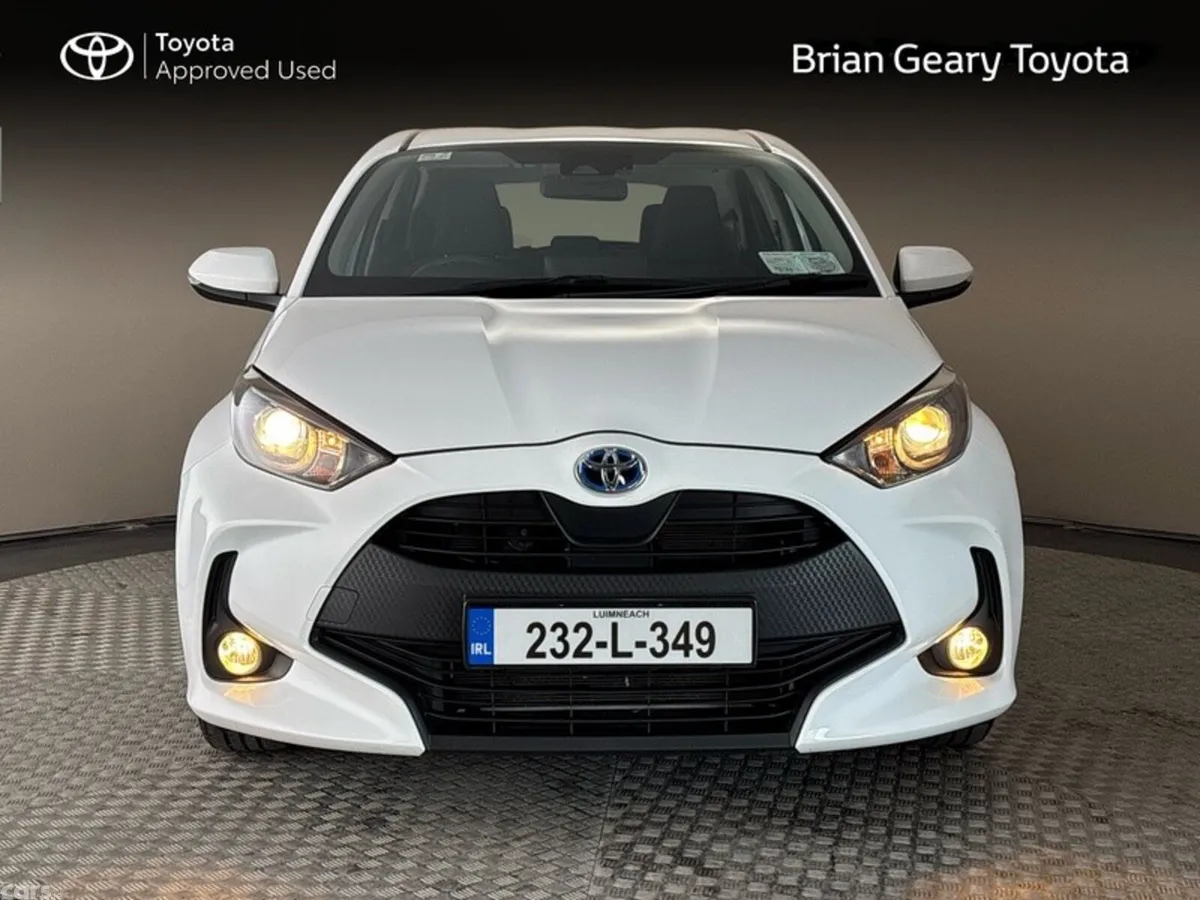 Toyota Yaris Hatchback, Petrol Hybrid, 2023, White
