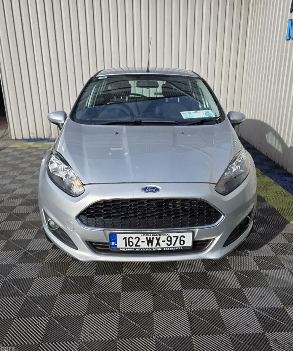 Ford Fiesta Hatchback, Petrol, 2016, Silver