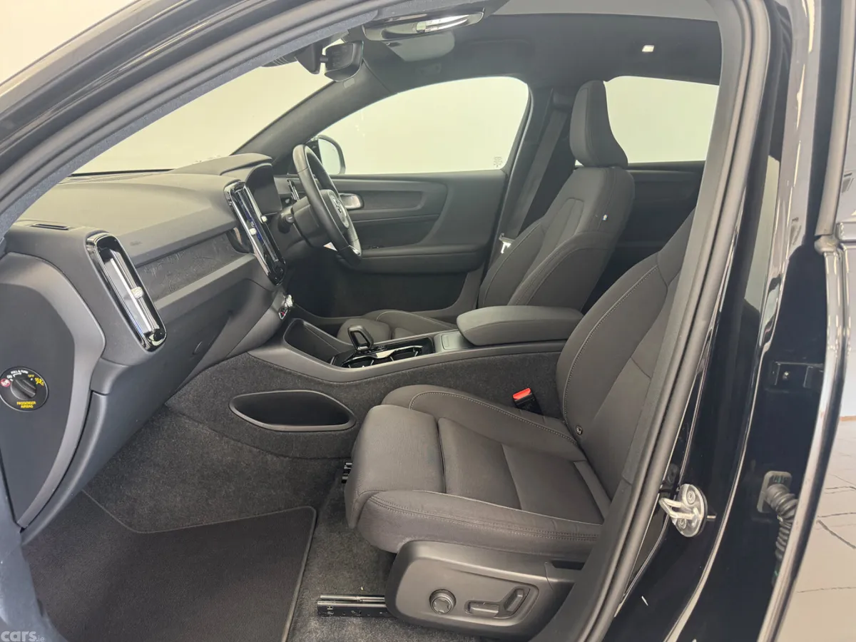 Volvo C40 Estate/Jeep, Electric, 2023, Black