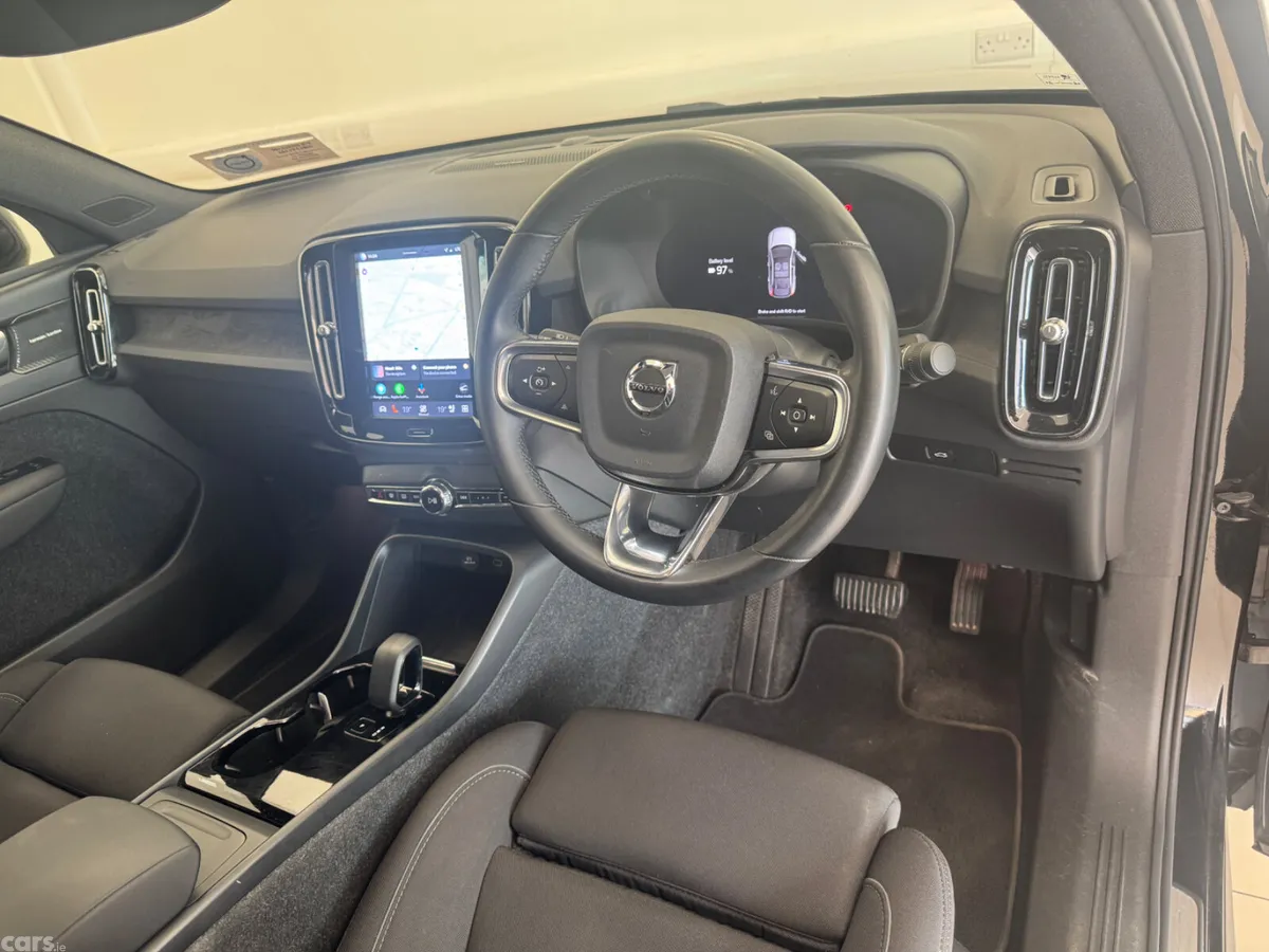 Volvo C40 Estate/Jeep, Electric, 2023, Black