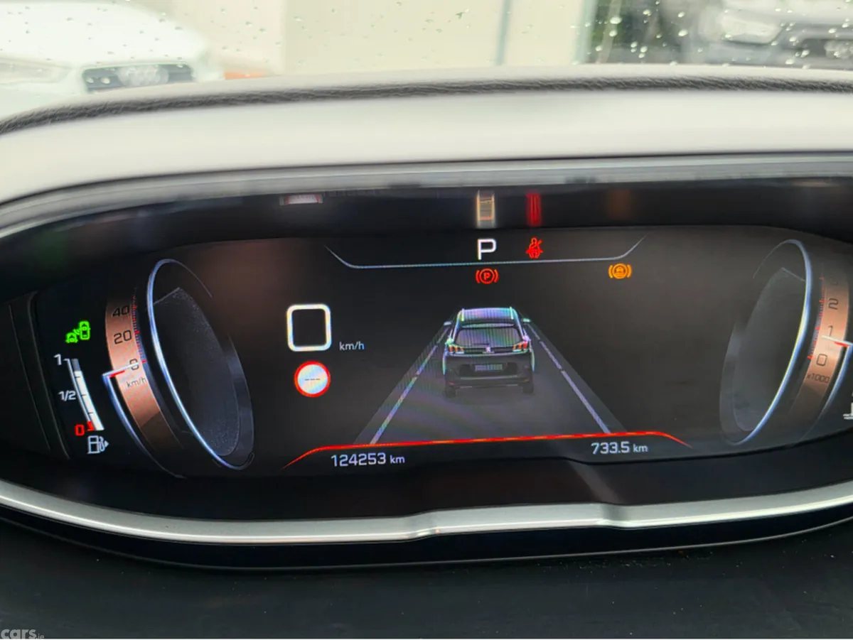 Peugeot 5008 MPV, Diesel, 2018, White