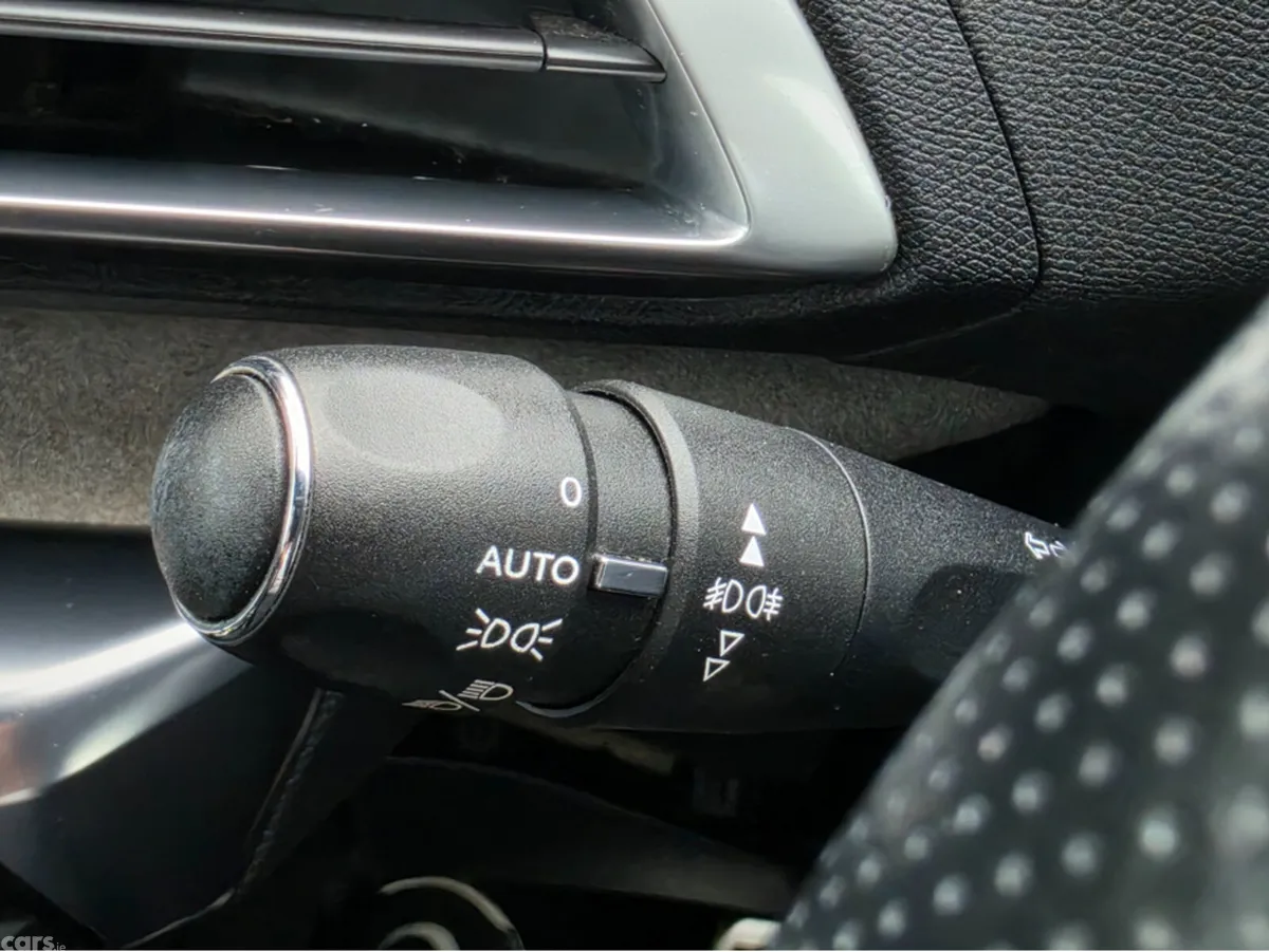 Peugeot 5008 MPV, Diesel, 2018, White