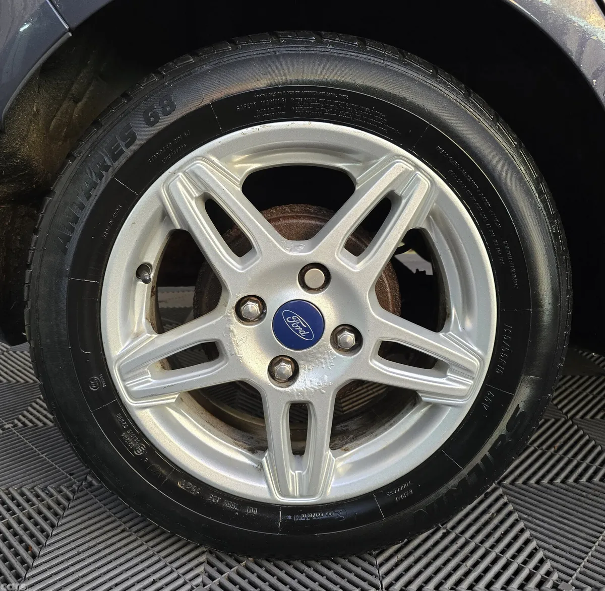 Ford Fiesta Hatchback, Petrol, 2014, Grey