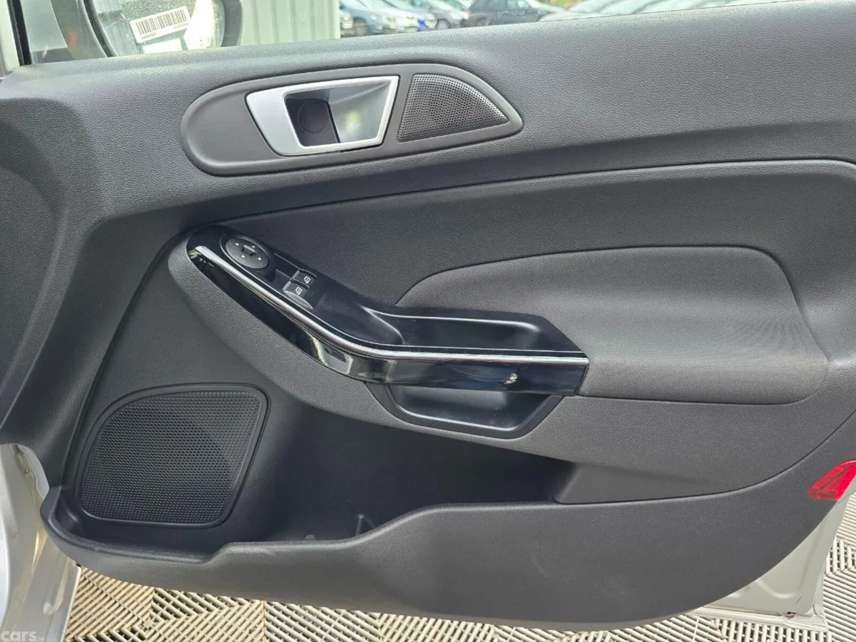 Ford Fiesta Hatchback, Petrol, 2016, Silver