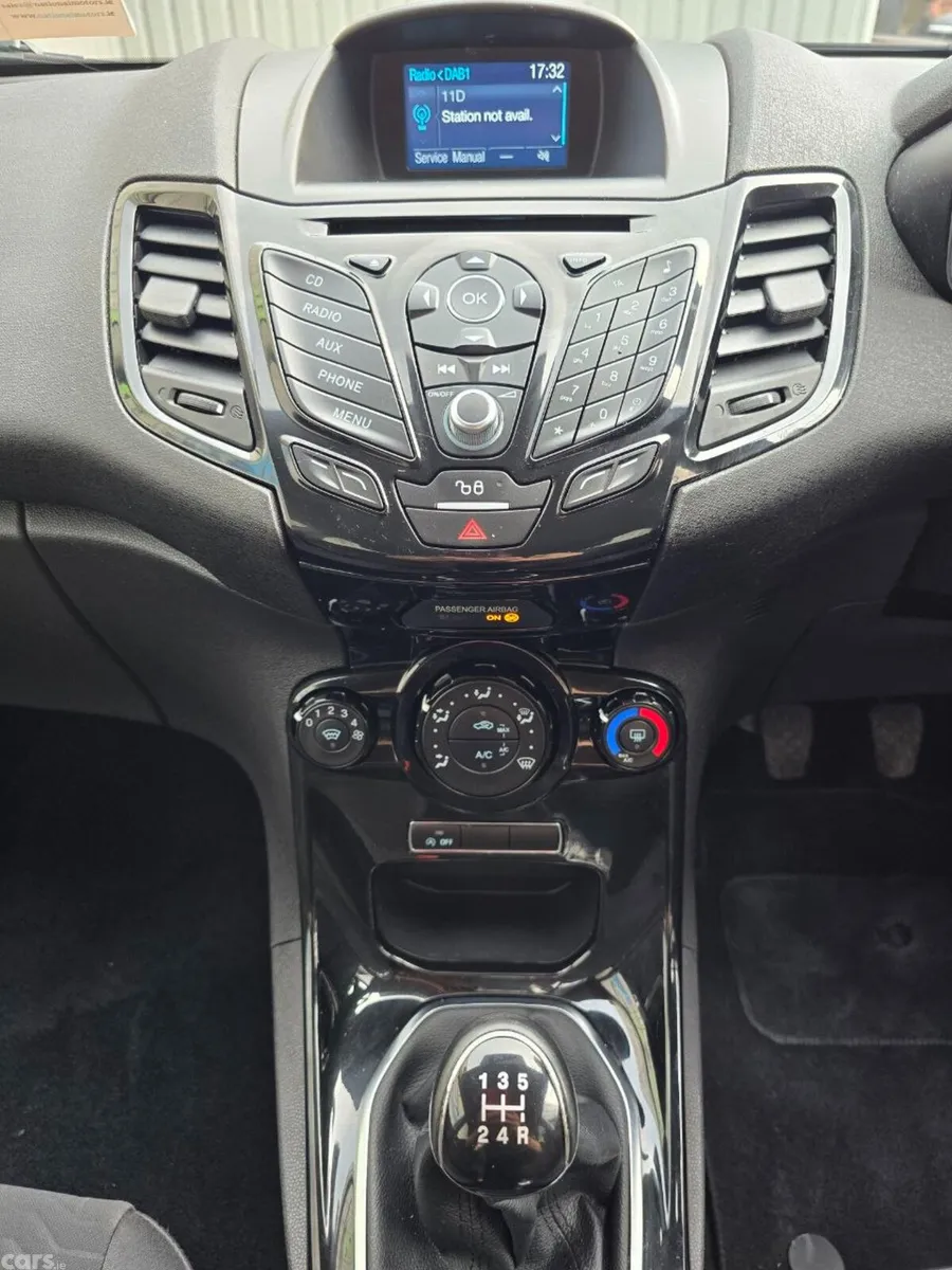 Ford Fiesta Hatchback, Petrol, 2016, Silver