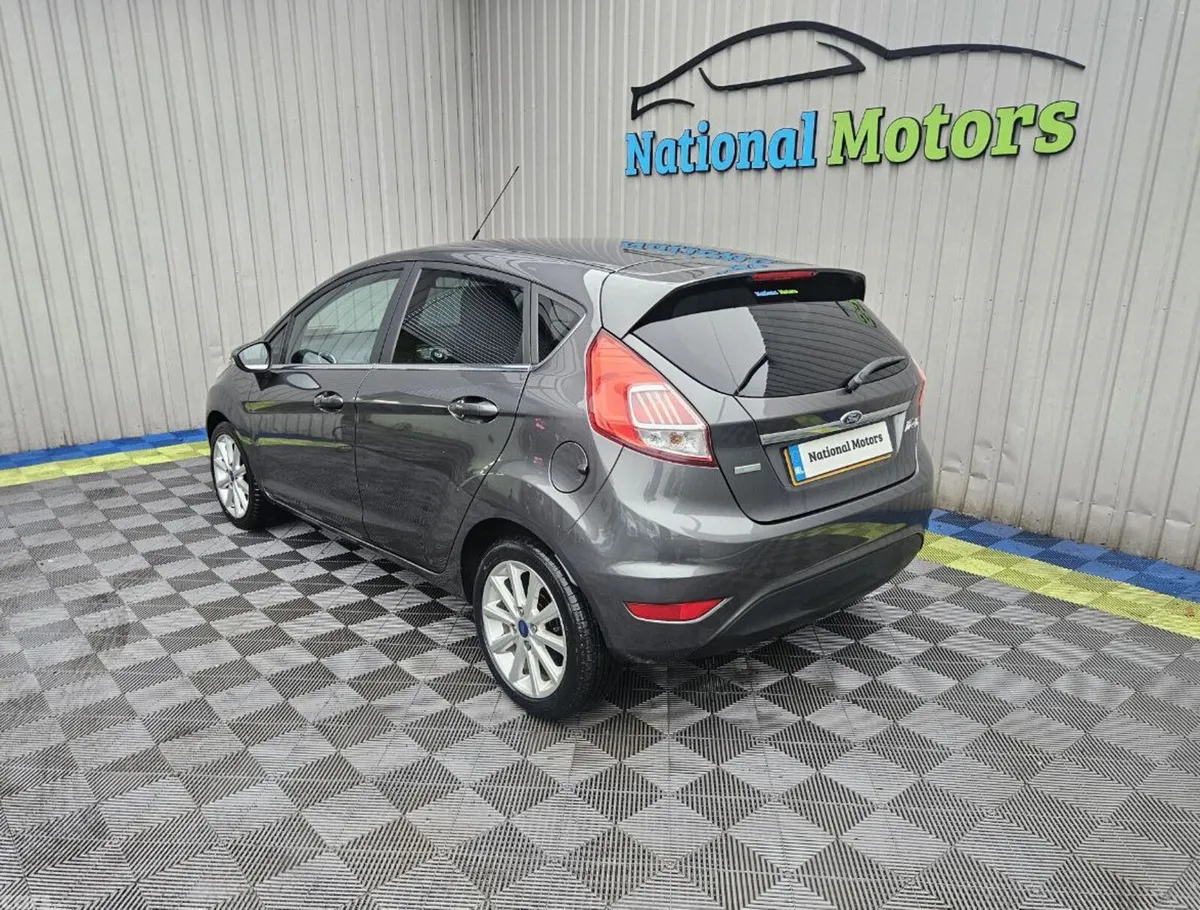 Ford Fiesta Hatchback, Petrol, 2016, Grey
