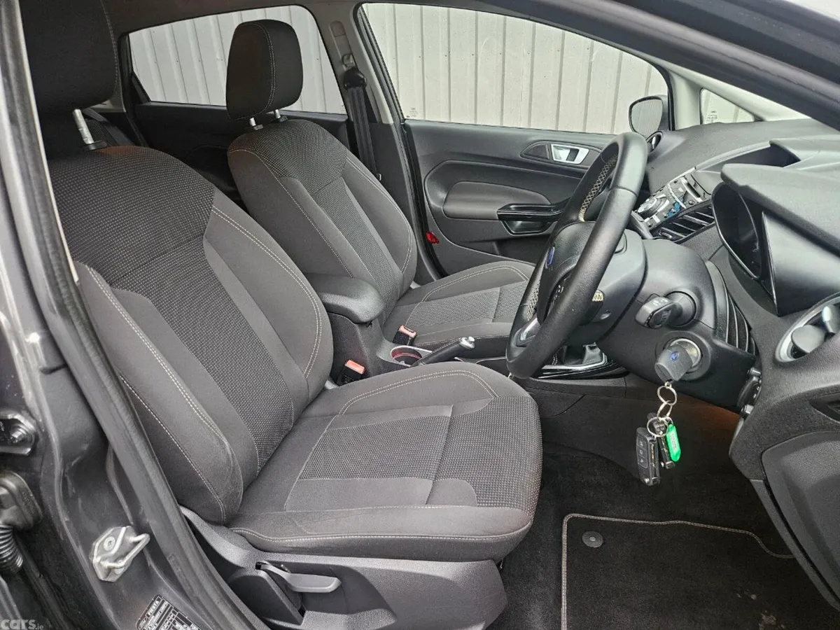 Ford Fiesta Hatchback, Petrol, 2016, Grey