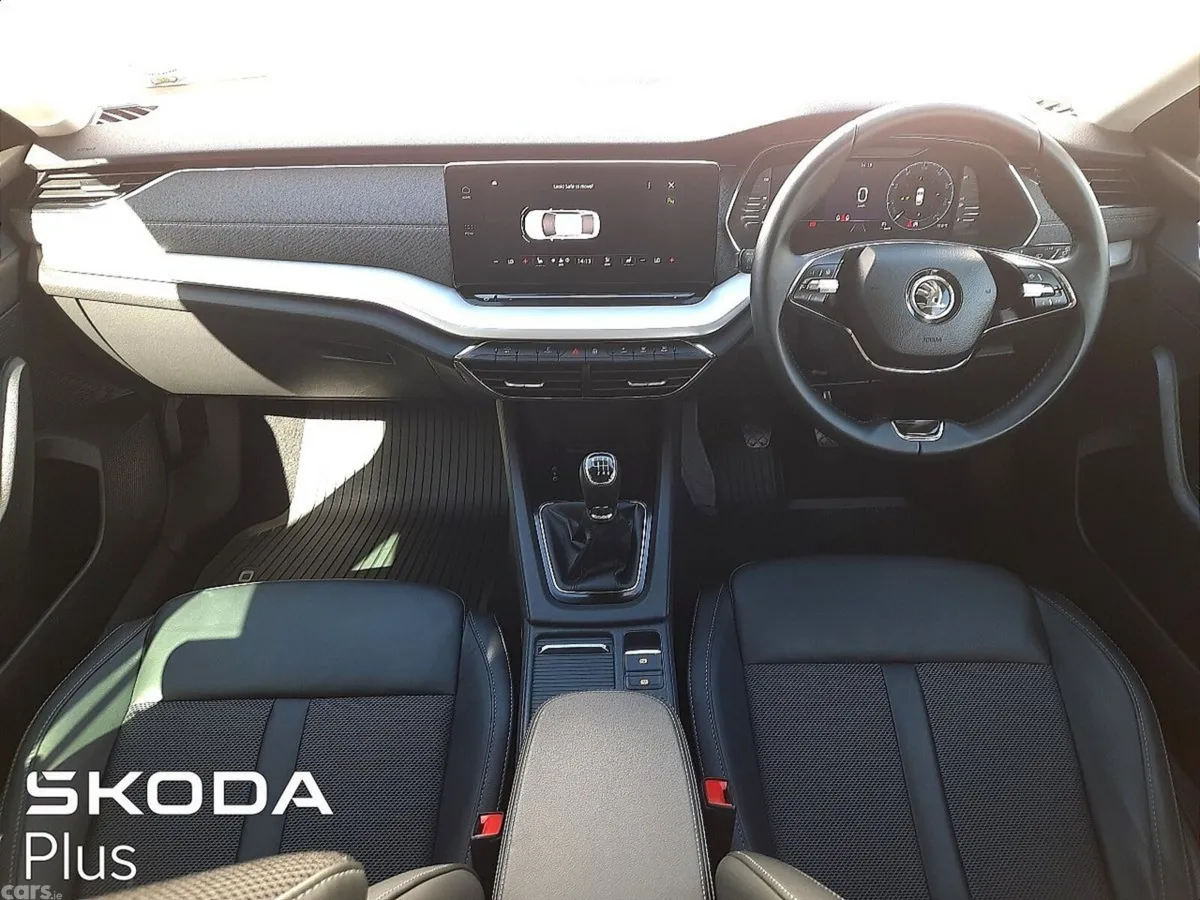 Skoda Octavia Saloon, Petrol, 2023, Silver