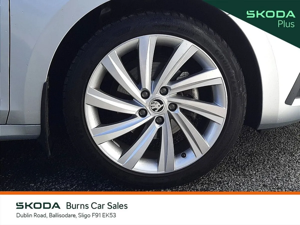 Skoda Octavia Saloon, Petrol, 2023, Silver