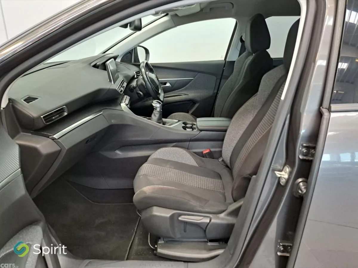 Peugeot 5008 MPV, Petrol, 2019, Grey