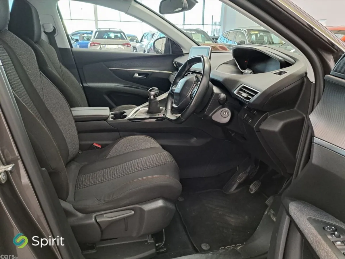Peugeot 5008 MPV, Petrol, 2019, Grey