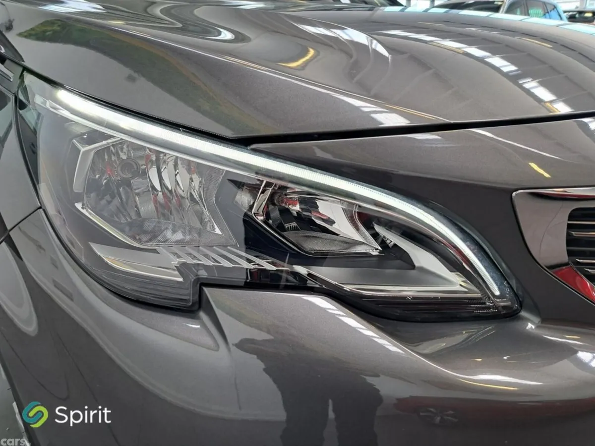Peugeot 5008 MPV, Petrol, 2019, Grey