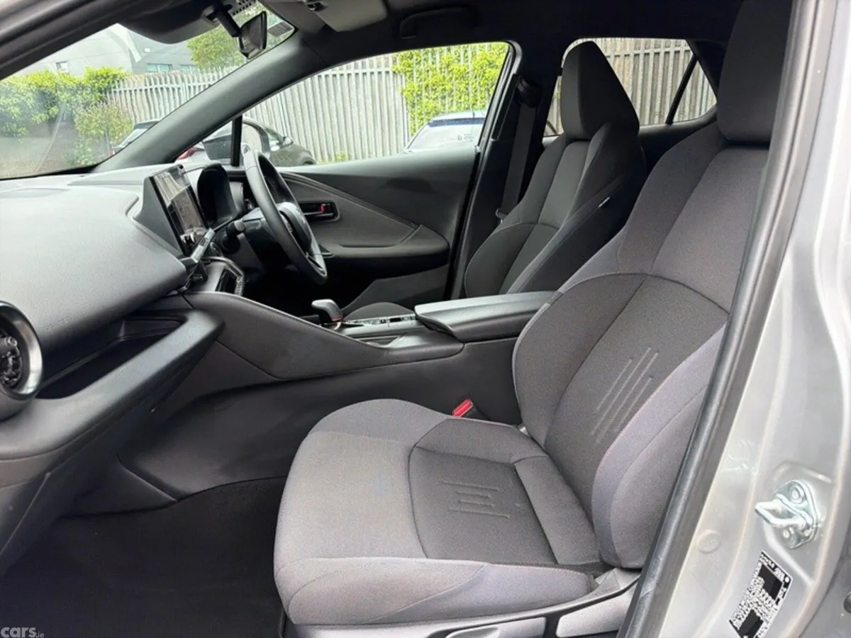 Toyota C-HR SUV, Petrol Hybrid, 2025, Silver