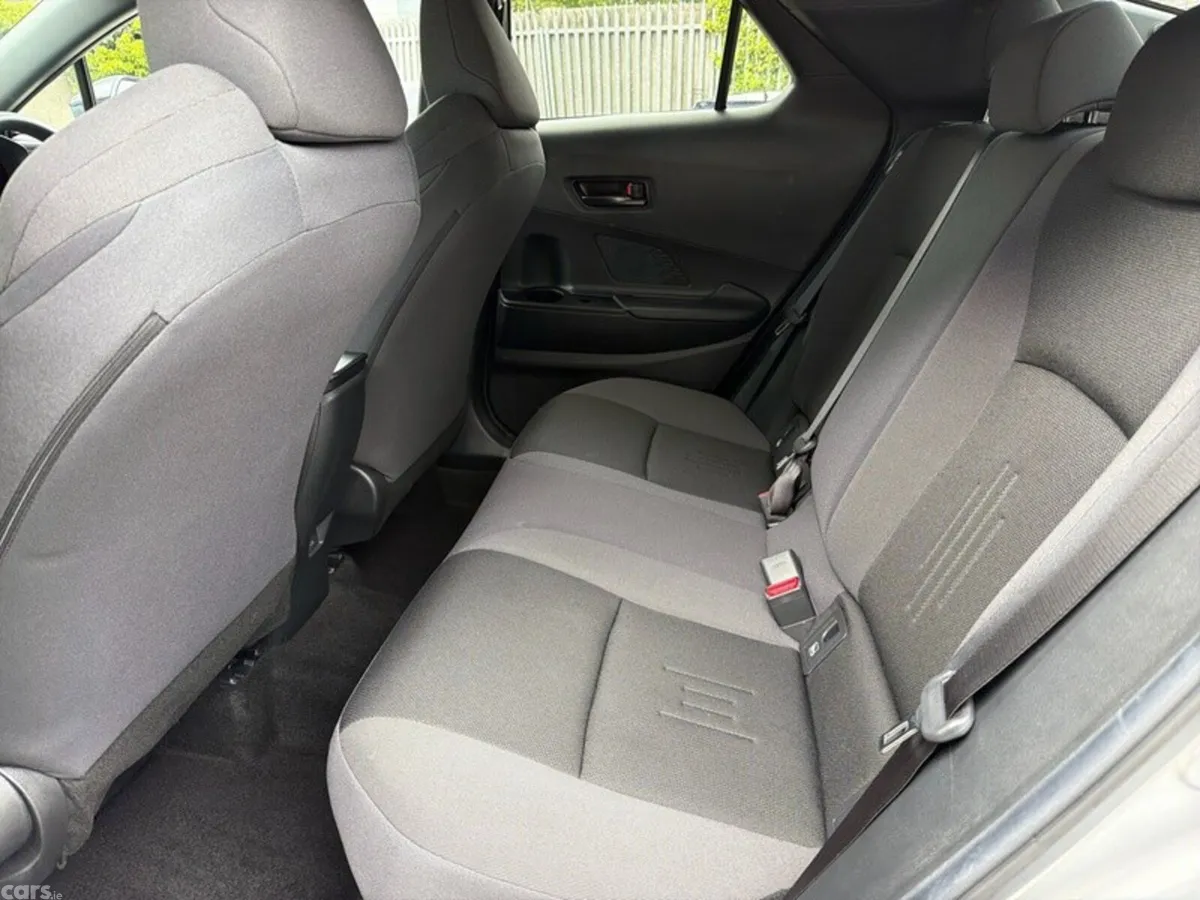 Toyota C-HR SUV, Petrol Hybrid, 2025, Silver