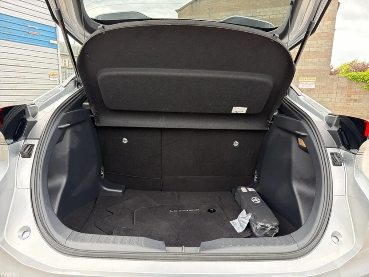 Toyota C-HR SUV, Petrol Hybrid, 2025, Silver