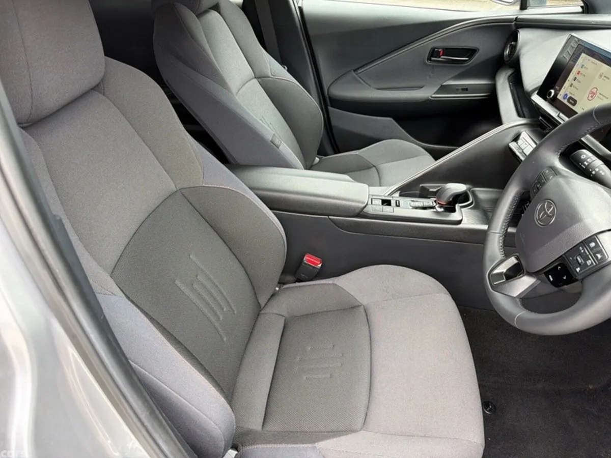 Toyota C-HR SUV, Petrol Hybrid, 2025, Silver