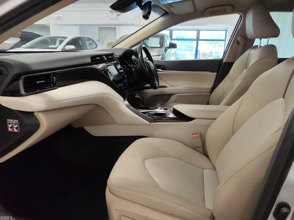 Toyota Camry Saloon, Petrol Hybrid, 2021, Silver
