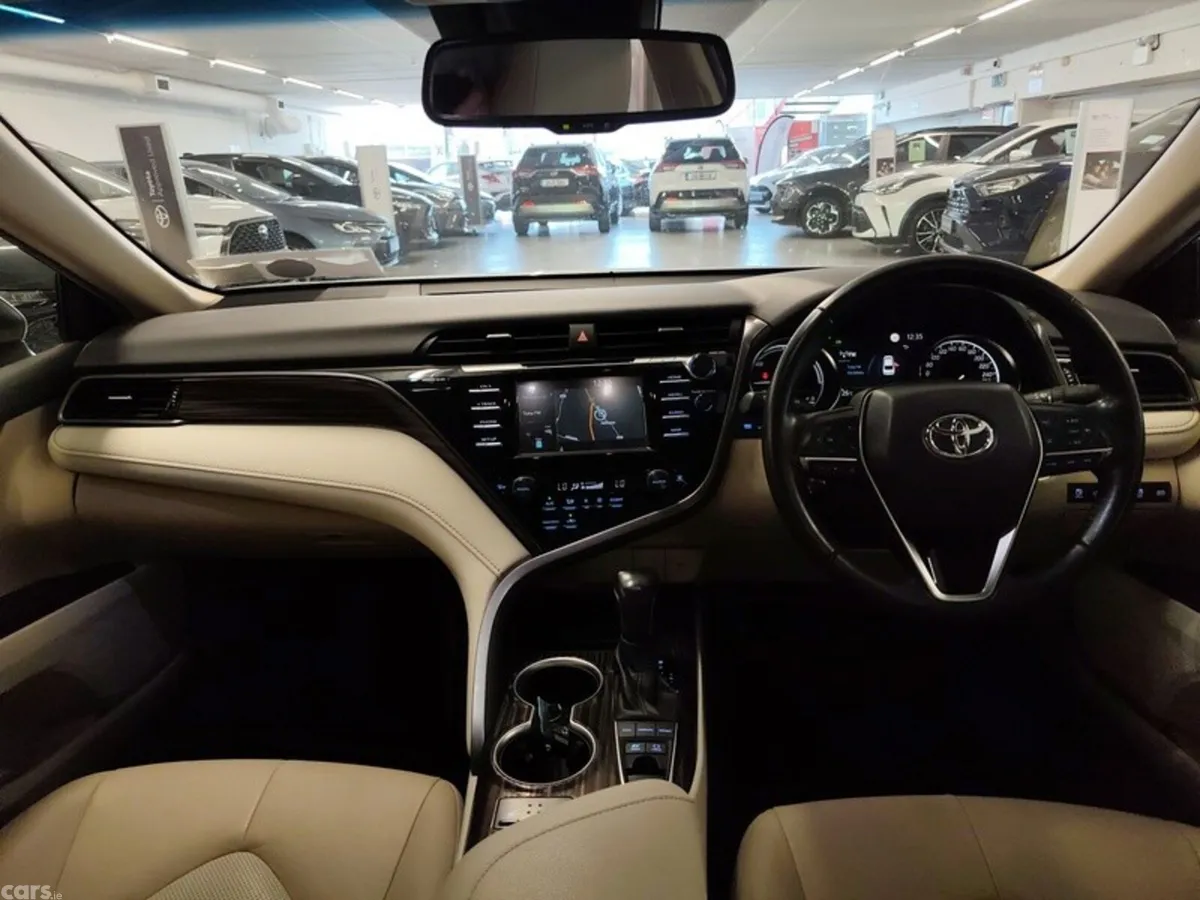 Toyota Camry Saloon, Petrol Hybrid, 2021, Silver