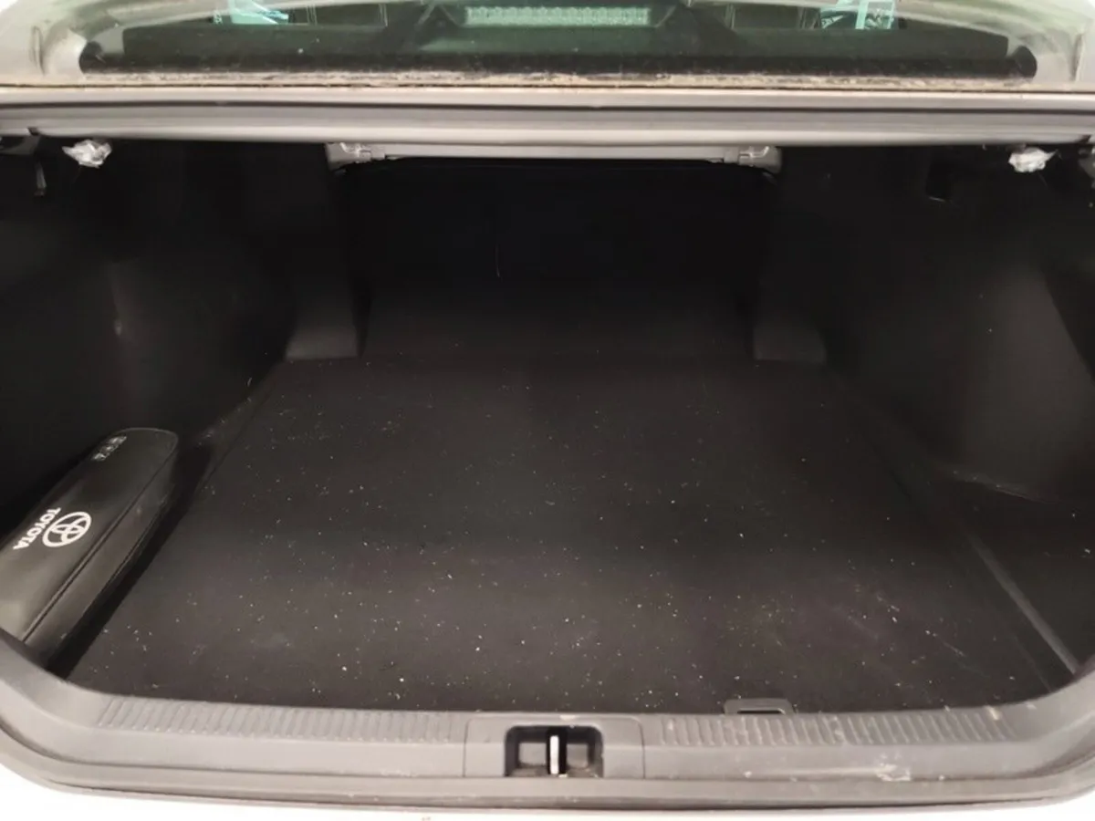 Toyota Camry Saloon, Petrol Hybrid, 2021, Silver