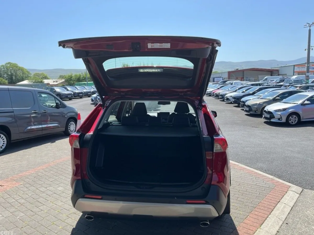 Toyota RAV4 SUV, Petrol Hybrid, 2022, Red