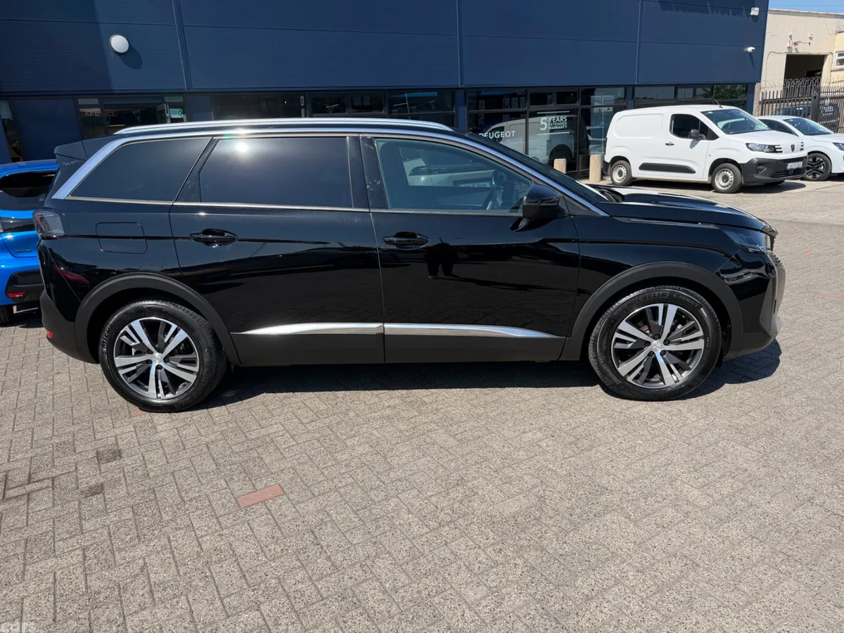 Peugeot 5008 MPV, Diesel, 2025, Black